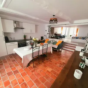 https://bel-appartement-avec-patio-en-coeur-de-ville.fr-provencehotel.com
